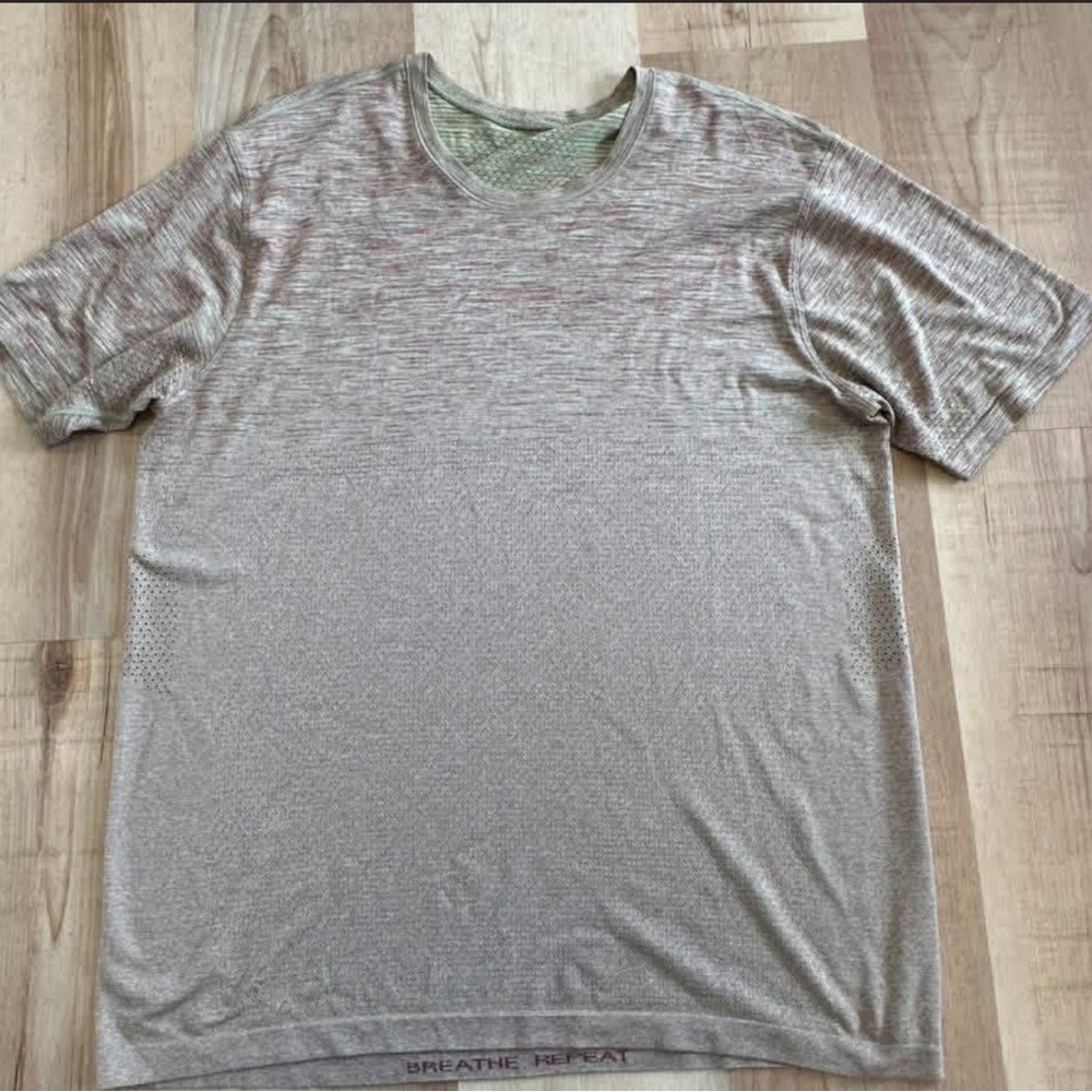 Men's Lululemon Short Sleeve Shirt
Size XL